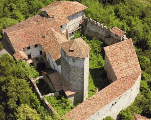 Inspections and tests on the wooden elements of the floors of Belasi Castle